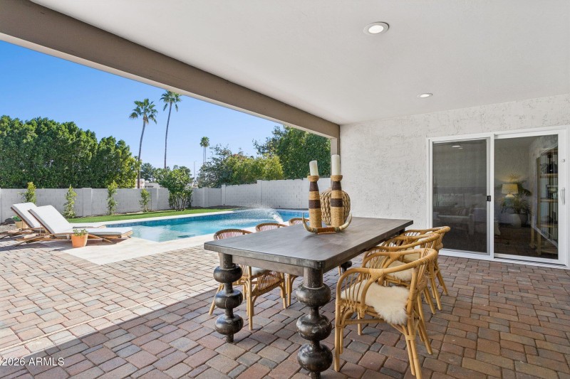 43-web-or-mls-11049-n-44th-st