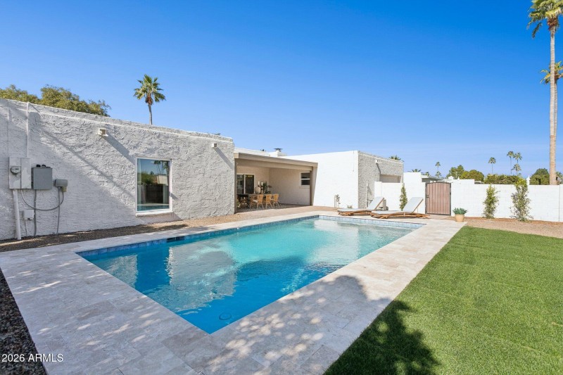 46-web-or-mls-11049-n-44th-st