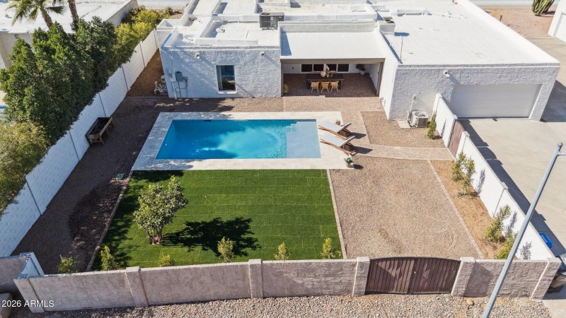 51-web-or-mls-11049-n-44th-st