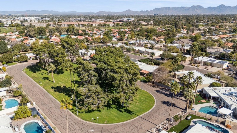 52-web-or-mls-11049-n-44th-st