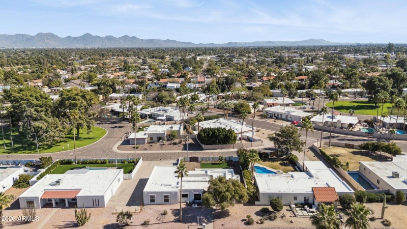 53-web-or-mls-11049-n-44th-st