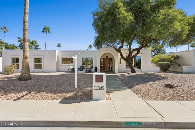 1-web-or-mls-11049-n-44th-st