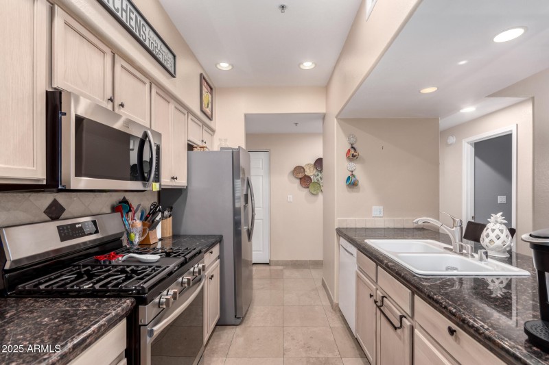 11_-_Arrowhead_Clubhouse_7401[1]