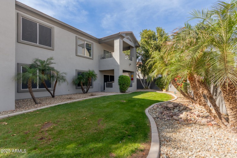 25_-_Arrowhead_Clubhouse_7401[1]