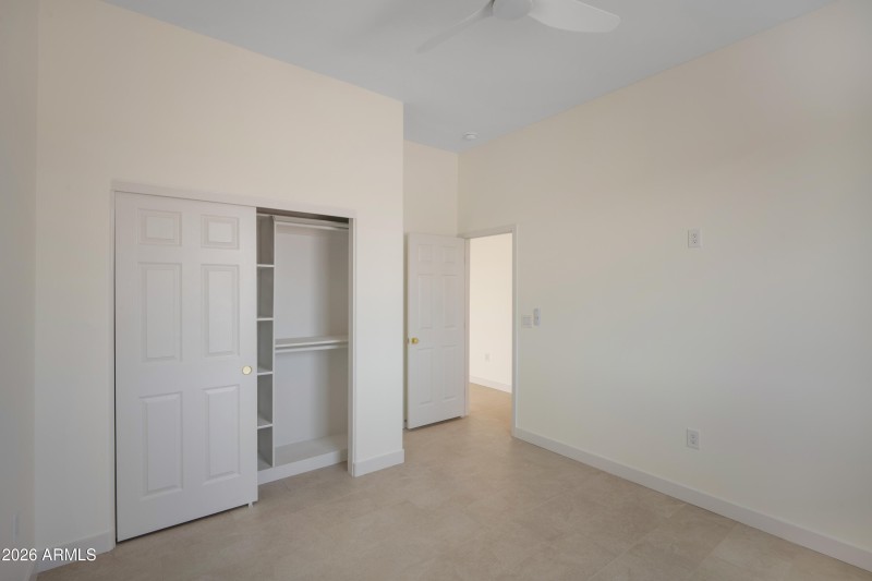 42439 W Bethany Home Rd -9