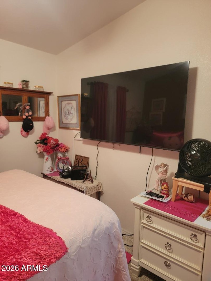 811 guest bed TV