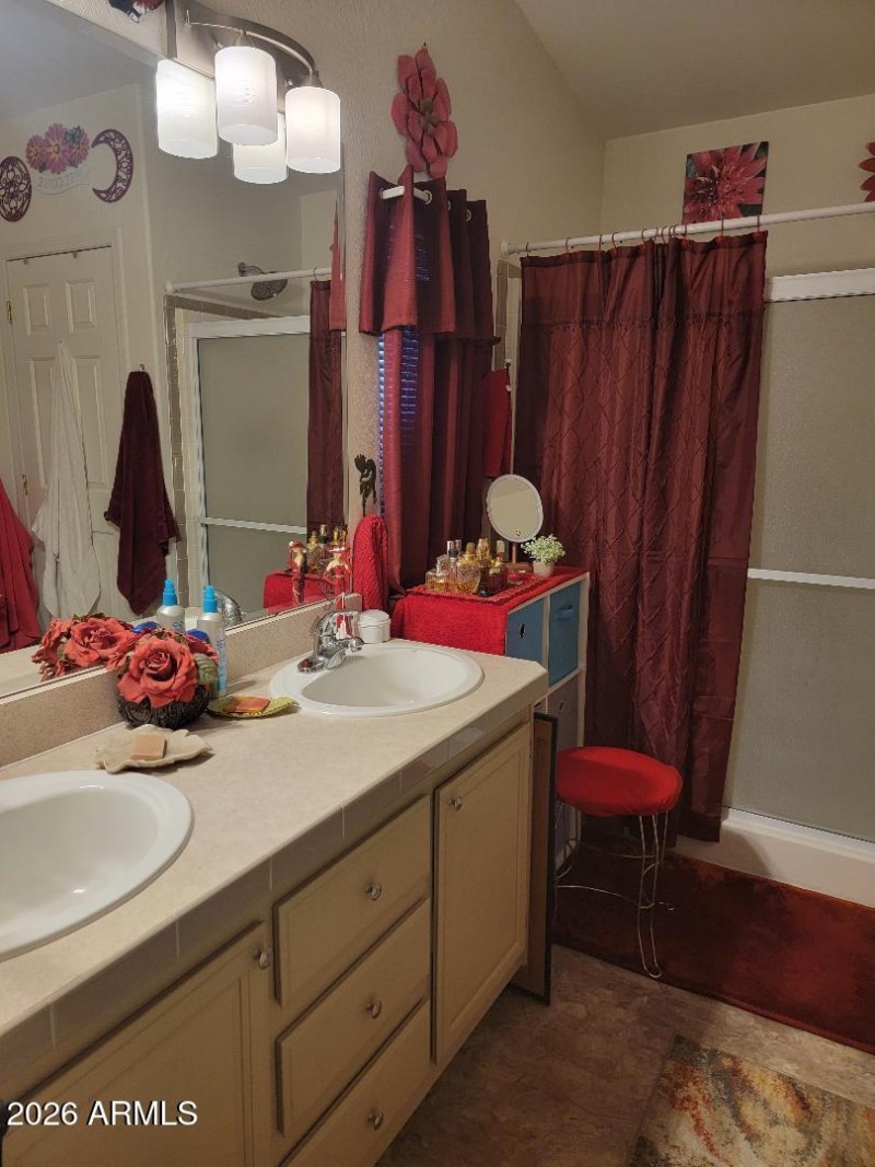 811 primary bathroom with double sinks