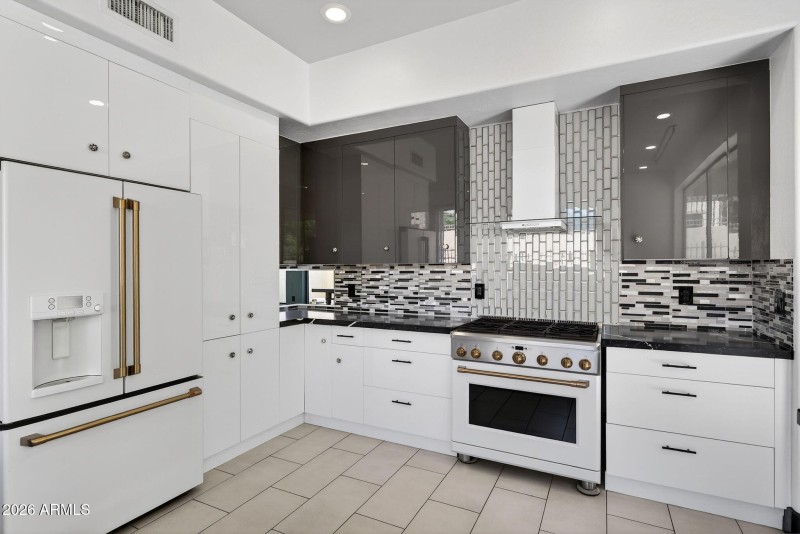 11-web-or-mls-036E Pearl St