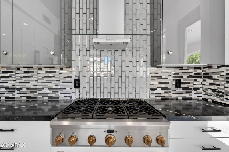 12-web-or-mls-040E Pearl St