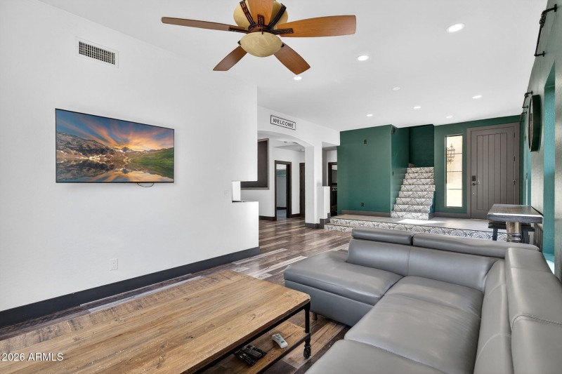 6-web-or-mls-046E Pearl St