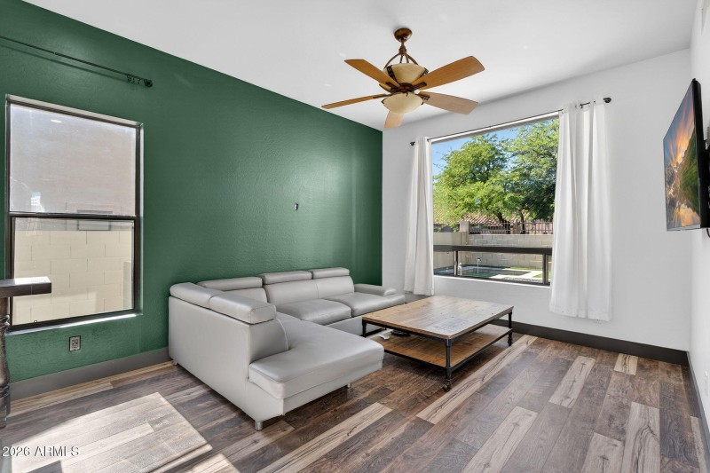 5-web-or-mls-044E Pearl St