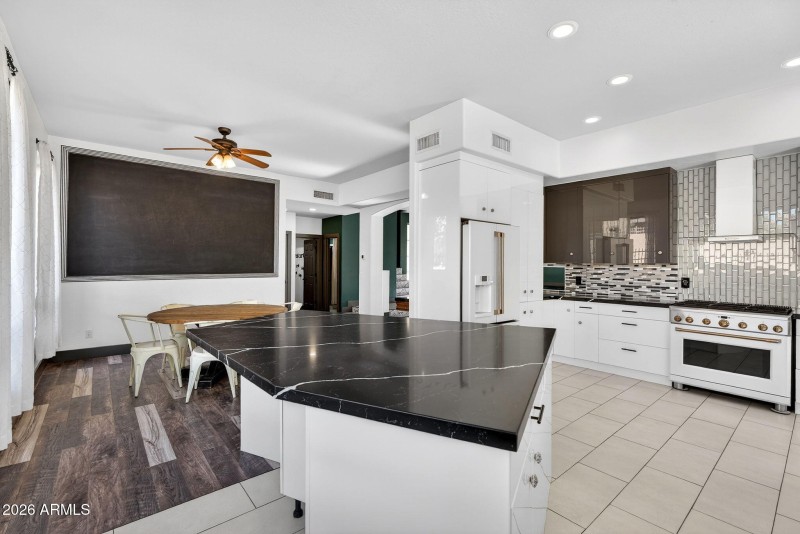 14-web-or-mls-039E Pearl St