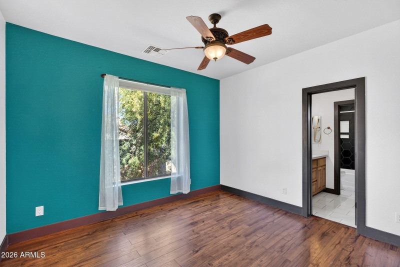 36-web-or-mls-054E Pearl St