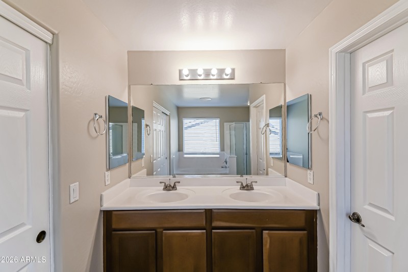 1006312.41173 W BRAVO DR - Main Bathroom