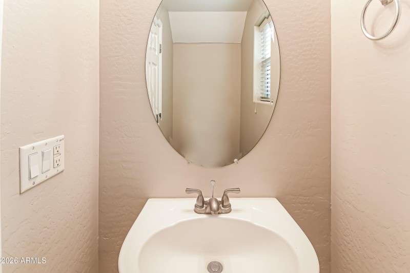 1006312.41173 W BRAVO DR - Powder Room