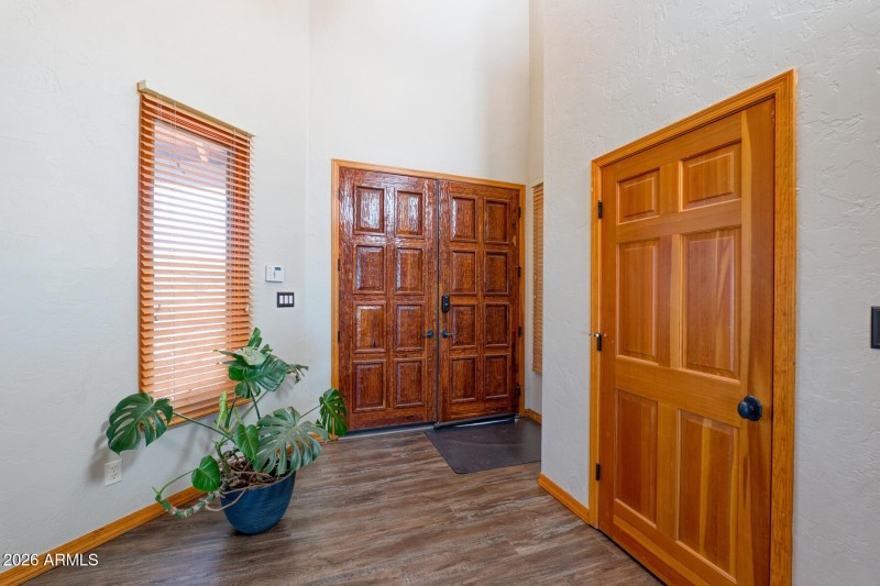 1955 East Yavapai Place-081001
