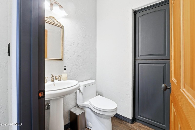 1955 East Yavapai Place-081294