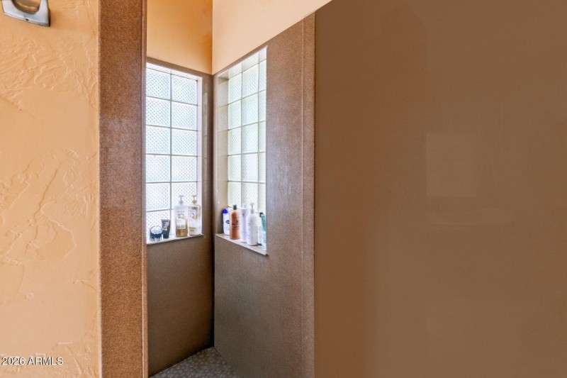 1955 East Yavapai Place-081399