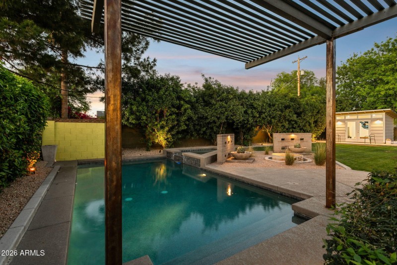 68-web-or-mls-1318-w-glenn-dr