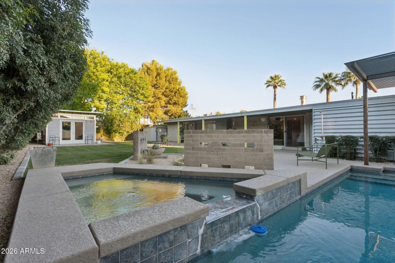 54-web-or-mls-1318-w-glenn-dr