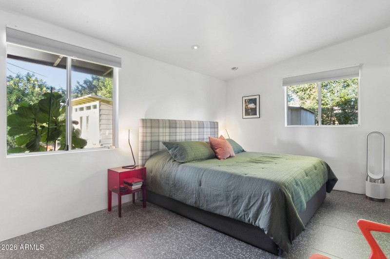 31-web-or-mls-1318-w-glenn-dr