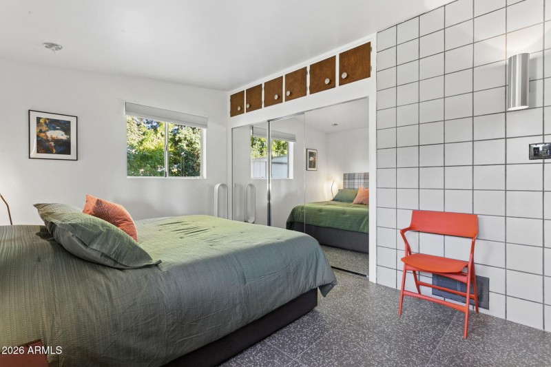 32-web-or-mls-1318-w-glenn-dr