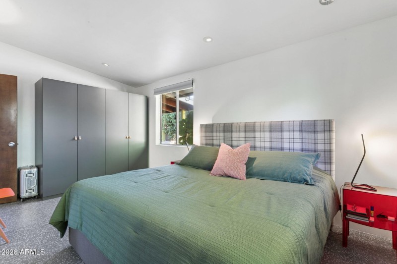 33-web-or-mls-1318-w-glenn-dr