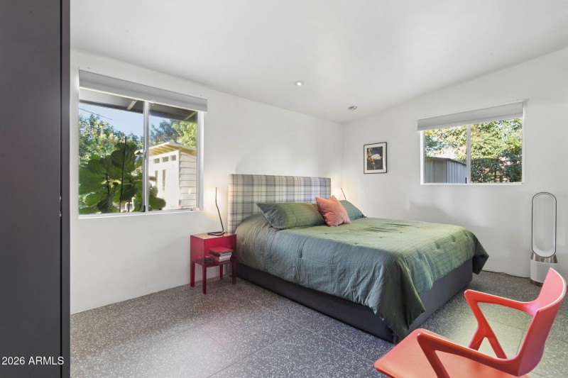 30-web-or-mls-1318-w-glenn-dr