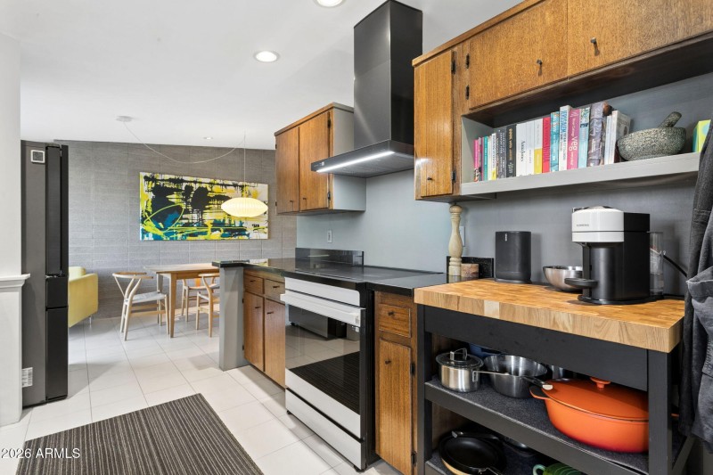 16-web-or-mls-1318-w-glenn-dr