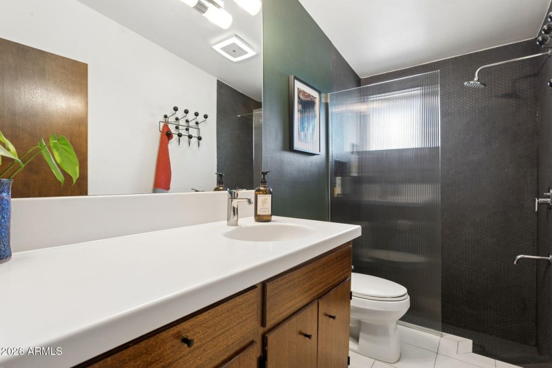 19-web-or-mls-1318-w-glenn-dr