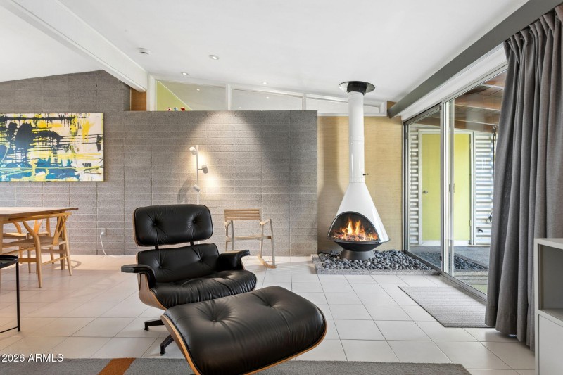 10-web-or-mls-1318-w-glenn-dr