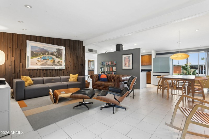 11-web-or-mls-1318-w-glenn-dr