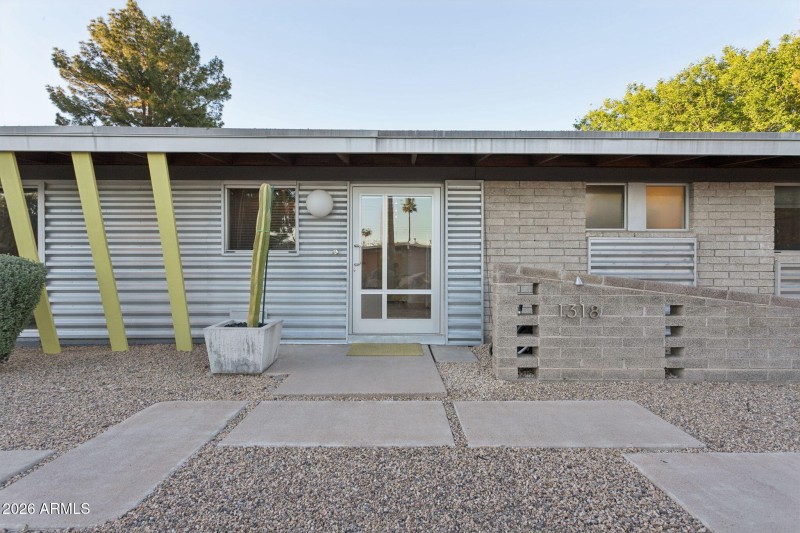 2-web-or-mls-1318-w-glenn-dr