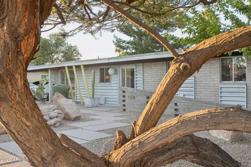 4-web-or-mls-1318-w-glenn-dr