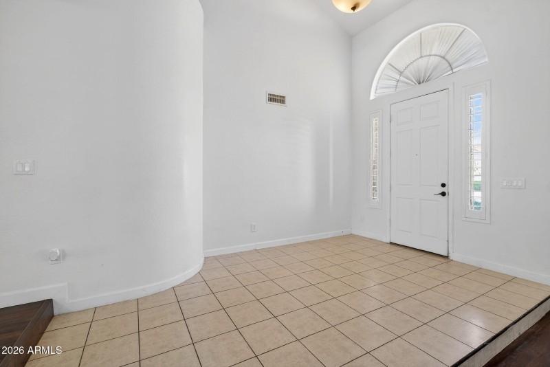 2-web-or-mls-001E Solina Cir