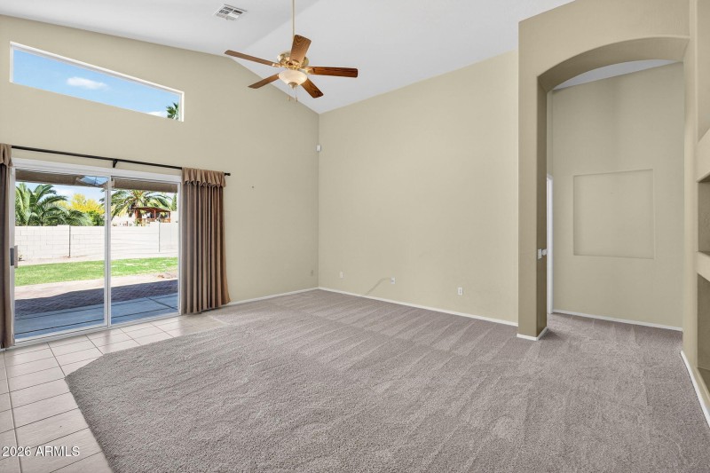 10-web-or-mls-013E Riverdale St