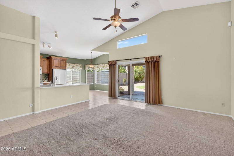 11-web-or-mls-012E Riverdale St