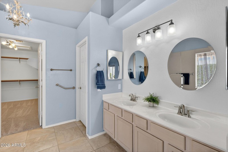 30-web-or-mls-027E Riverdale St