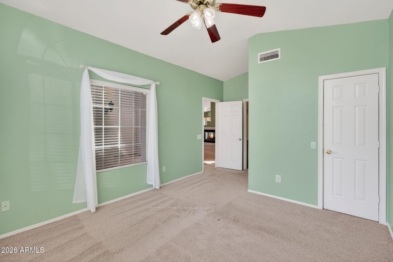 37-web-or-mls-048E Riverdale St