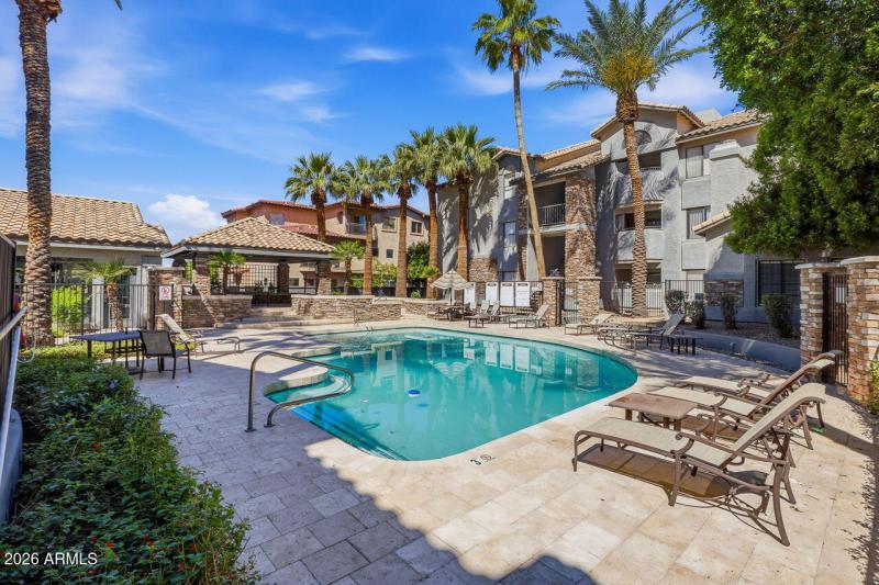 6-web-or-mls-2025 E Campbell Ave 111 Pho