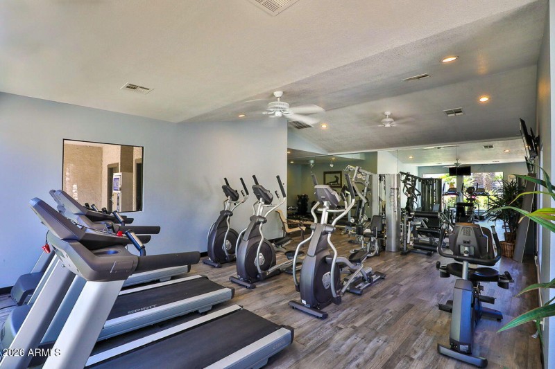 10-web-or-mls-2025 E Campbell Ave 111 Ph