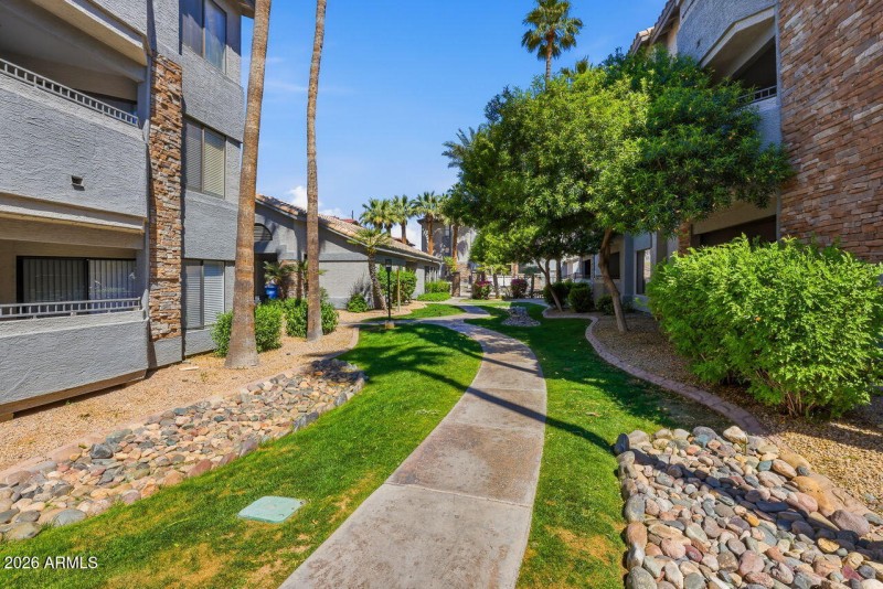 13-web-or-mls-2025 E Campbell Ave 111 Ph