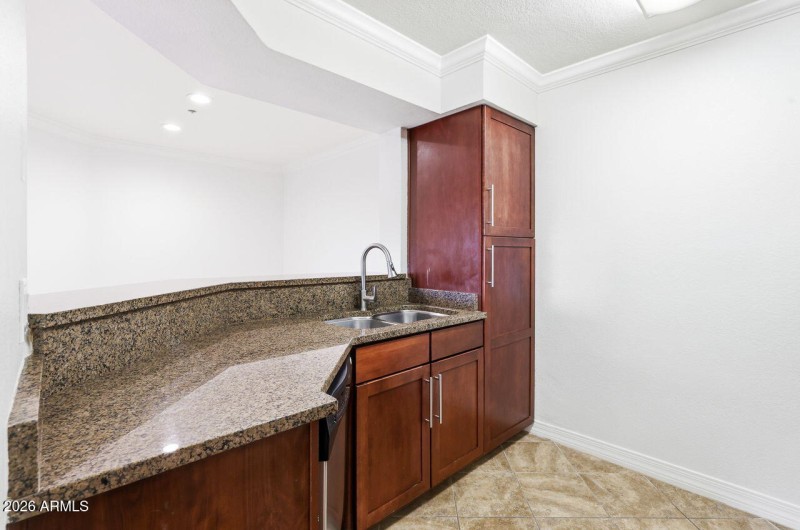 26-web-or-mls-2025 E Campbell Ave 111 Ph