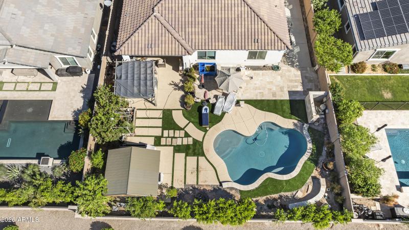 Bird's eye view of back