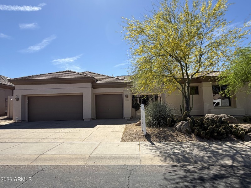Front of home w 3 car garage