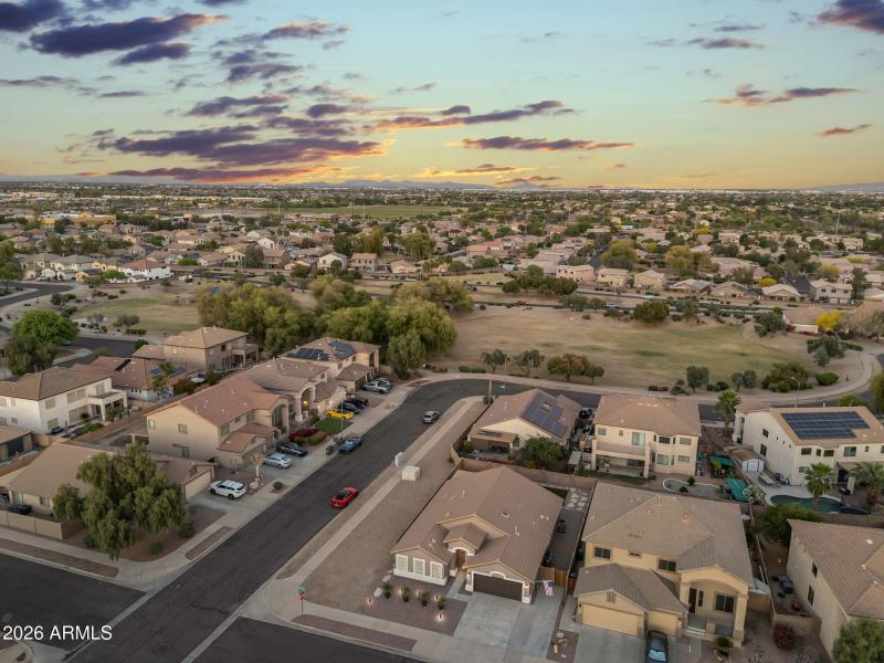 A short walk to a large park!