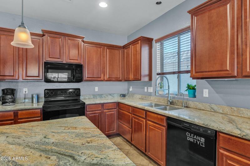 18950 N Alicante St-11