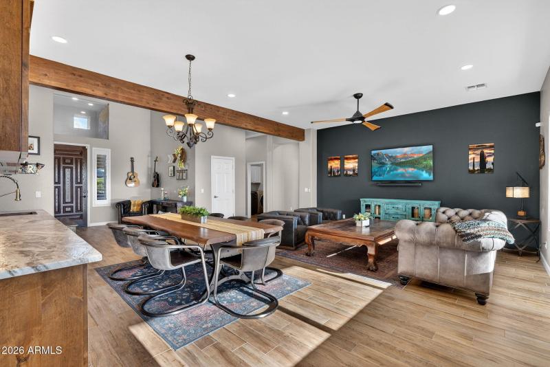 Huge entertaining space!