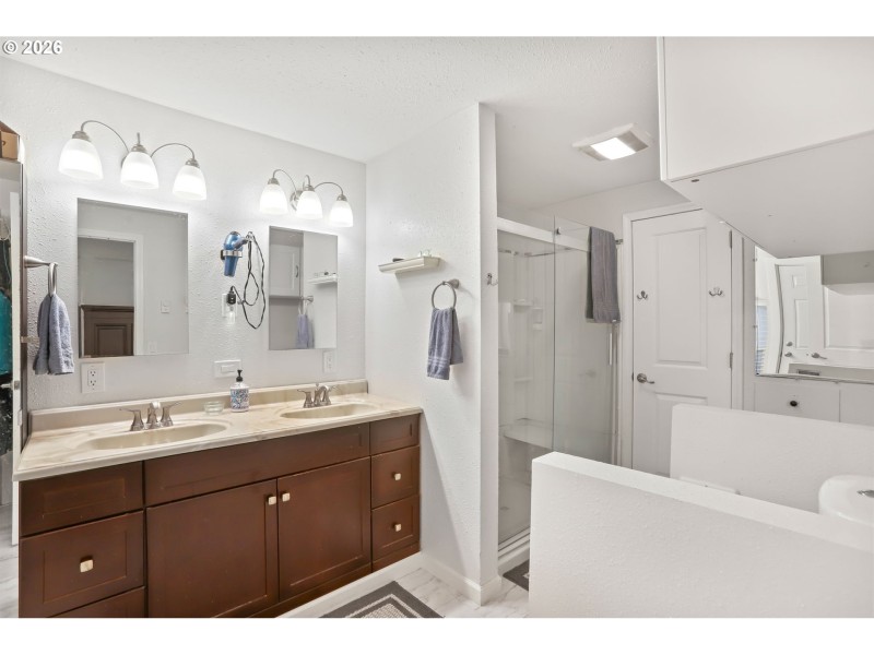 Owner's Suite Bathroom