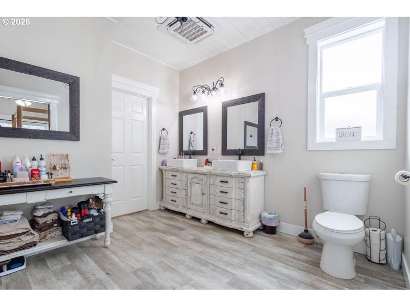 Owner's Suite Bathroom